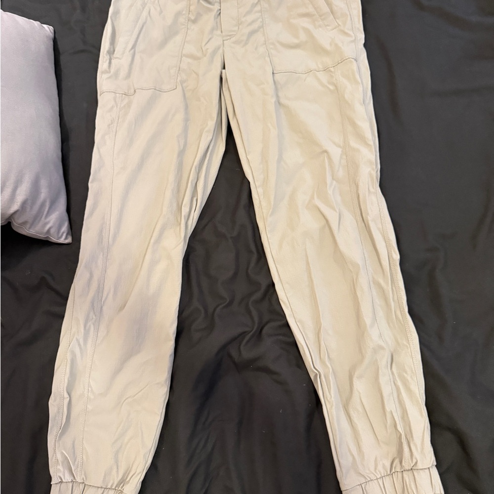 Women’s Athleta Beige Cargo Pants